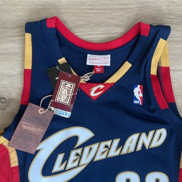 LeBron James Cleveland Cavaliers Mitchell & Ness Hardwood Classics 2008-2009 - Picture 4 of 7